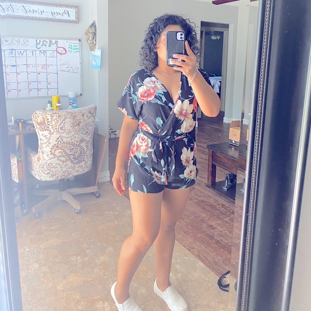 Beautiful romper EUC